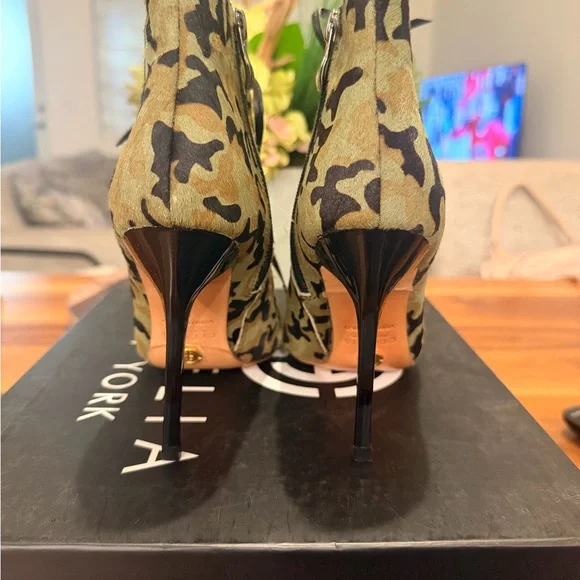 CECELIA NEW YORK Black Heeled Boots - Picture 4 of 6